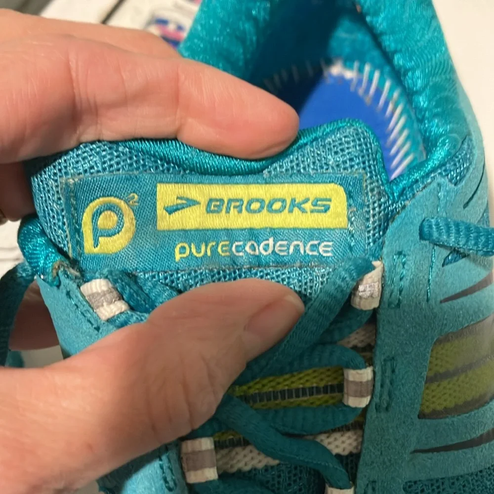Brooks pure cadence running shoes Women's Teal sneakers size 6.5 split toe